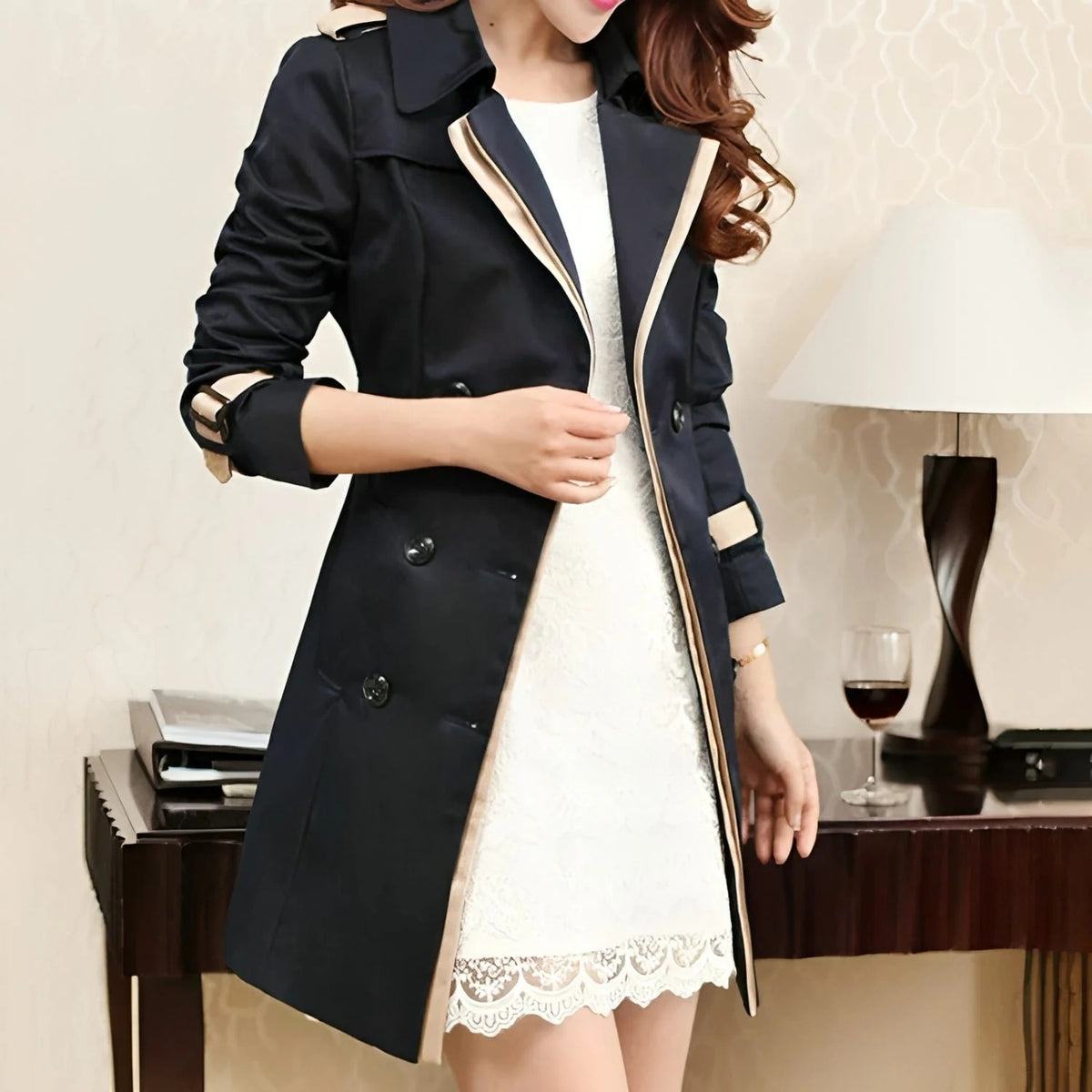 Trench long femme croisé noir à revers larges et ceinture